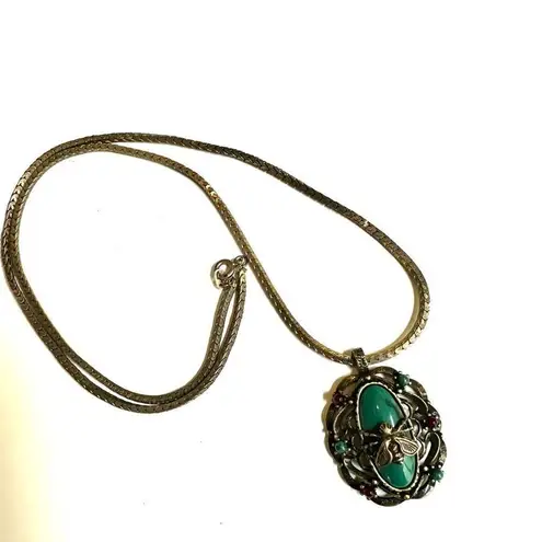 Green bee pendant vintage necklace