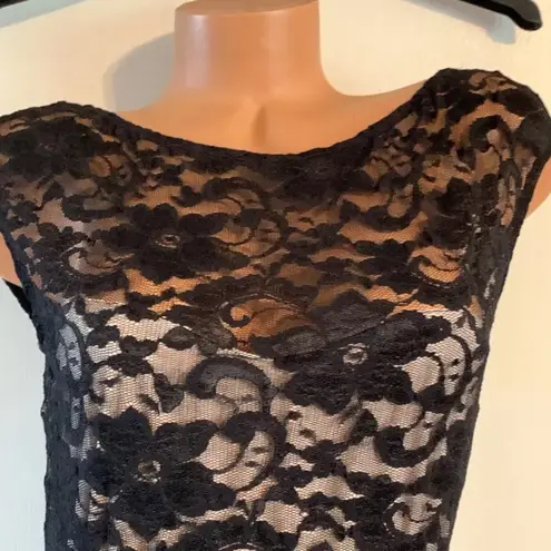 Donna Mizani NWT Form Fitting Dress Size Large Black Lace Overlay