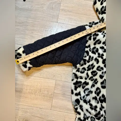 Black & White Leopard Faux Fur Hoodie Jacket (No Brand, Unisex Fit) Size M