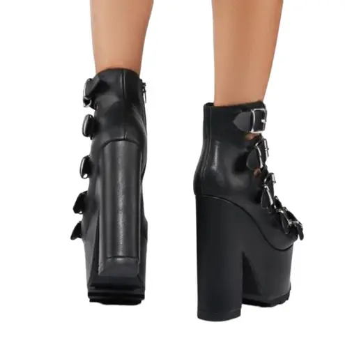 Y.R.U. Dreamscape Skull Buckles Platform Heels in Black Size 6