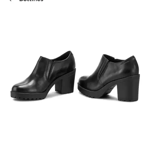 Vagabond chunky lug sole ankle boot / bootie size 40