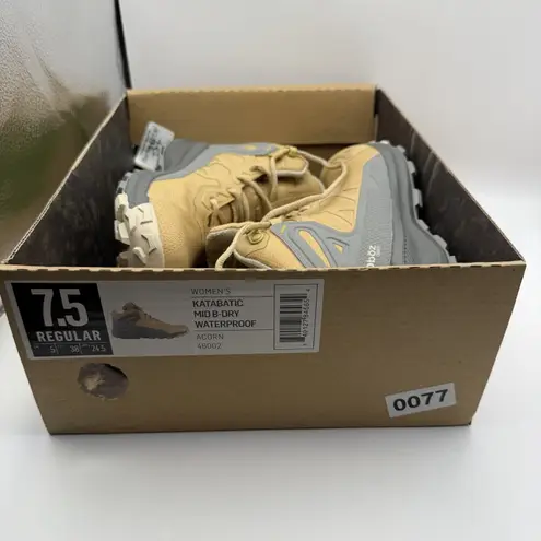 Women's 7.5 Oboz Katabatic Mid B