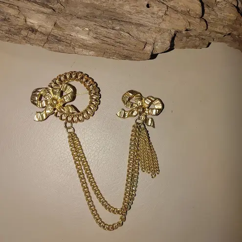 Swag Brooch Yellow Gold Tone Bow Chain Pin Set Ornate Tassel Dangle Detailing