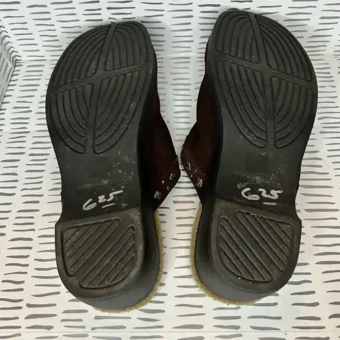 Minnetonka  Brown Suede Mules /‎ Clogs Silver Bead Detail Women’s size 9