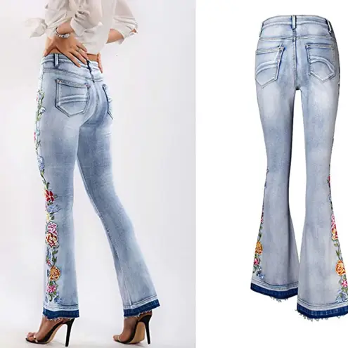 2xHP💝Women’s Embroidered HR Flared Jeans sz medium waist 15” inseam 30” rise 9” Blue