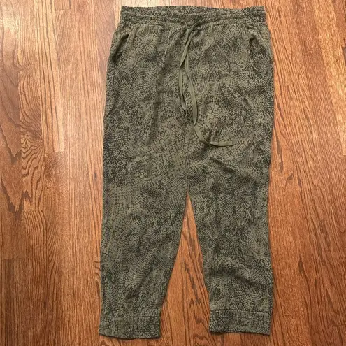 Bella Dahl Women's Green and Black Joggers, Medium