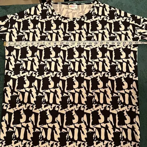LuLaRoe  NWT Disney Queens cute T-shirt that runs big