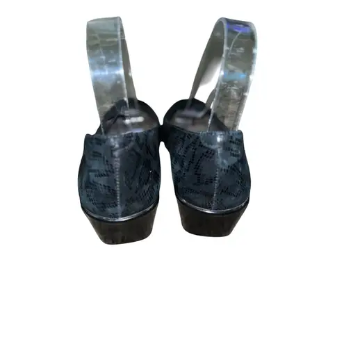 Michelle D Shoes Womens 8 Used Black Snake Skin Texture Wedge