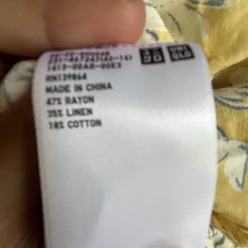 Uniqlo Yellow Floral  Button-Up Top Linen Blend Feminine Beachy Tropical
