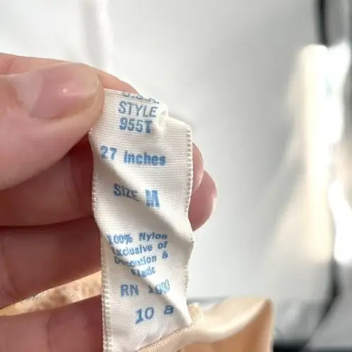 Vintage Olga Lace Trim Secret Hug Nylon Swing Slip Champagne 955T size Medium