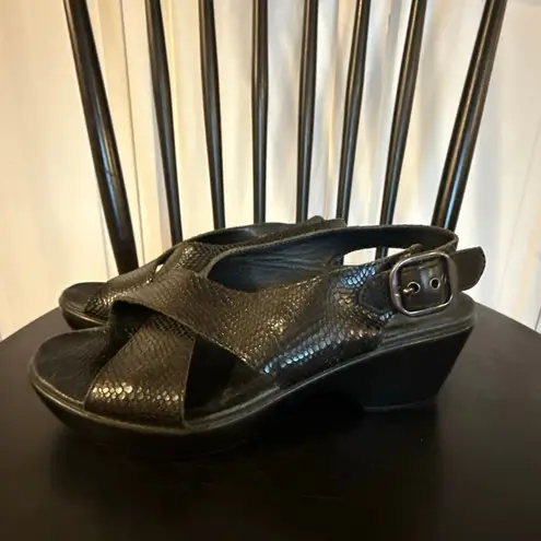 Dansko Jacinda slingback black leather cross strap wedge sandals 38/8
