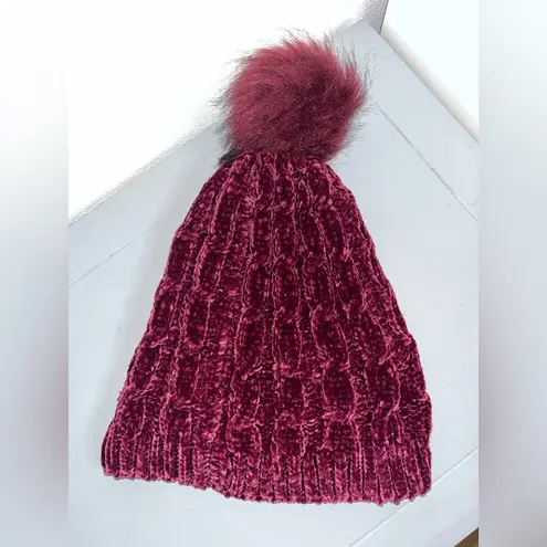 Macchia di Ruggine Plush Burgundy Chenille Knit Beanie with Faux Fur Pom Pom NWT Red