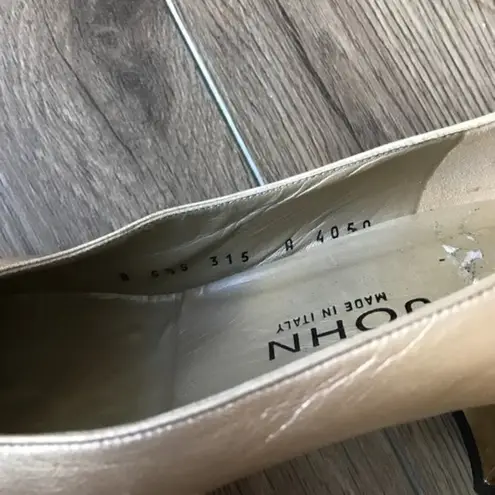 St. John Made in Italy leather block pump