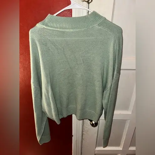 H&M  DIVIDED Green Mock Turtleneck Cropped Relaxed Fit Sweater thumbnail 10