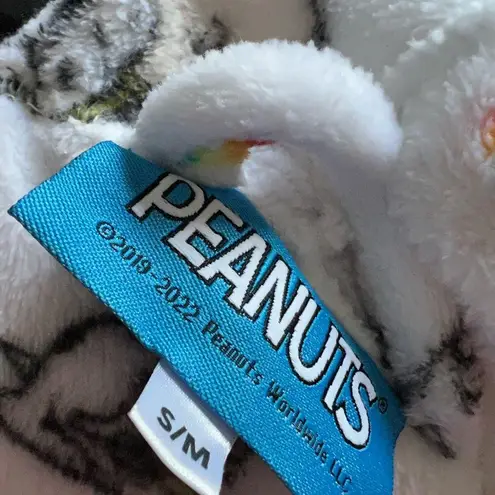 Cozy White Snoopy Robe with Rainbow and Character Print Size M