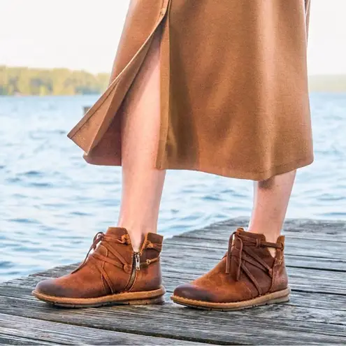 Born Tarkiln Distressed Rustic Brown Ankle Chukka Boot Size 7 / 38