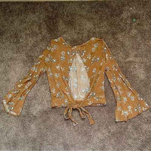 Daytrip  floral bell sleeve blouse, size L.