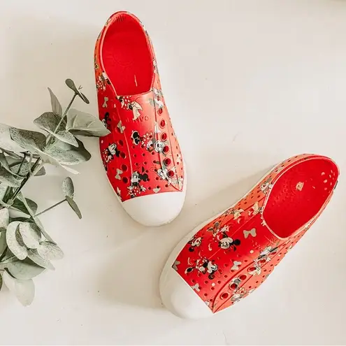 Disneyland Parks Native Red Minnie Mouse Slip on. Size W6, M4.