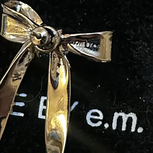 LOVE BY e.m. Ribbon Motif Earrings Silver