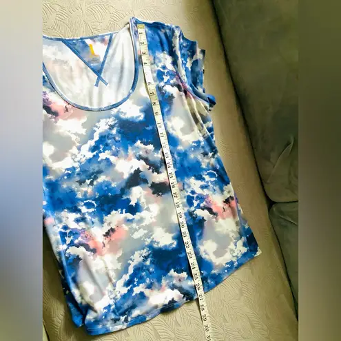 Nice comfy athletic top 💙🤍🧡 Blue Size XL