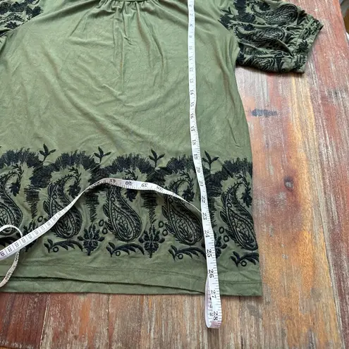 cupio Women's Green & Black Paisley Embroidered Short Sleeve Tee Medium