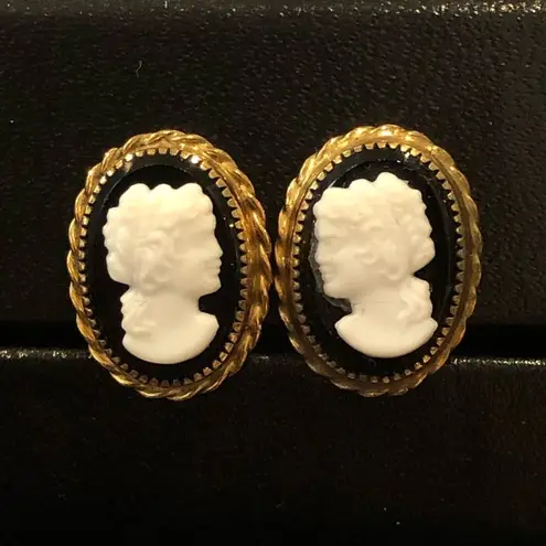 Frame 12K Victorian Black and White Lady Cameo Earrings With Gold and Backings