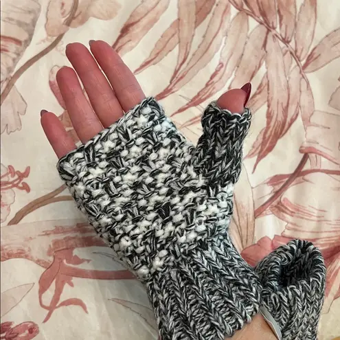 Gap NWT  fingerless mittens