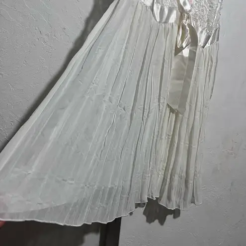 Victoria's Secret Womens Ivory Lace Pleated Chiffon Slip Size XL