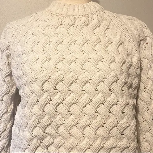 Kendall + Kylie winter white cropped sweater size XS