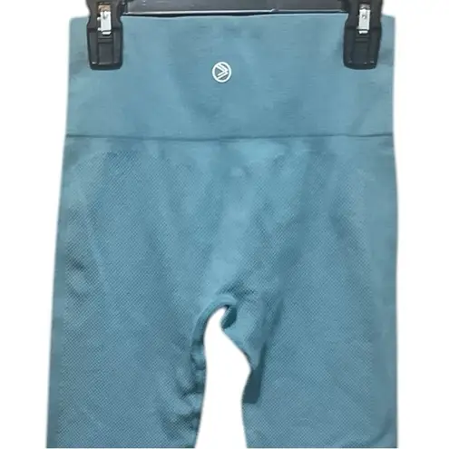 Savvi Ashtanga sage green textured leggings Size small