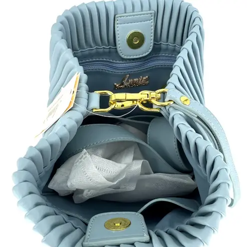 Annie Griffin Annie Handbags Aura Bucket Bag Light Blue NWT