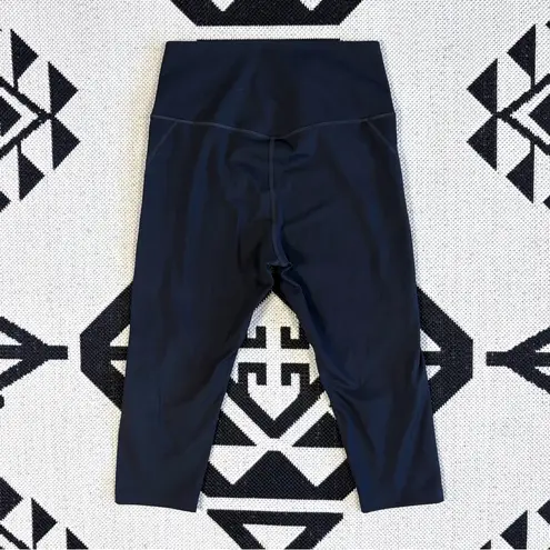 Girlfriend Collective Compressive High Rise Capri Leggings in Black Large