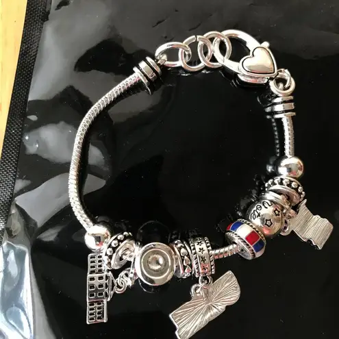 Patriotic Charm Bracelet USA Capitol Building Flag