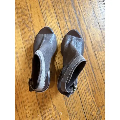 Kork-Ease Shoes Womens Size 7 Brown Wedge Peep Toe Ankle Strap Sandals K35860