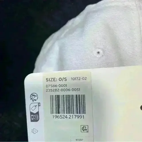 Levi Strauss & Co NWT Seasonal Graphic Women’s Adjustable Baseball Cap White