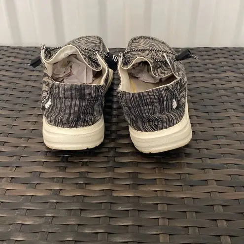 Hey Dude shoes Wendy woven zebra black stripe women’s size 6 