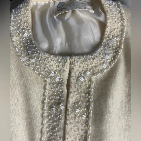 VINTAGE Dragon House Hong
Kong Beaded Cardigan S/M
Lambswool Angora Size M