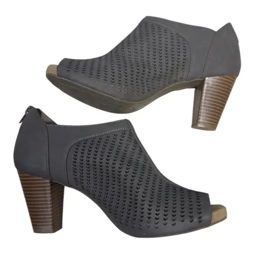 Giani Bernini Alanny Dark Taupe Perforated Peep Toe Block Heel Booties Size 10M
