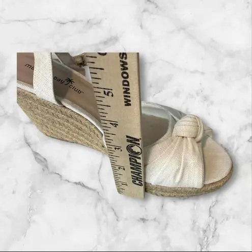 Montego Bay Club Stylish Beige Wedge Sandals with Knotted Detail Women's 9