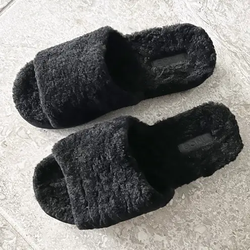 Vince  Real Fur Slide Sandals Cozy Slippers in Black, Size 7M New w/o Box