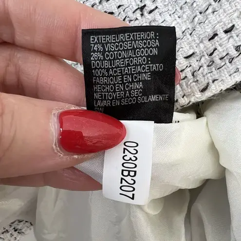 Tahari Size 6 Tweed Blazer Jacket White Black Fringe Stitch Detail V-Neck READ