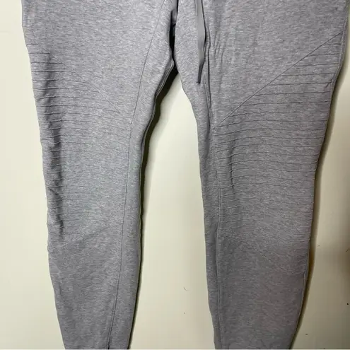 Alo Yoga  Moto Sweatpants in light grey sz L