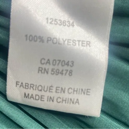 House of Harlow 1960 M
Emerald Green Ruched Peplum Top
Long Sleeve