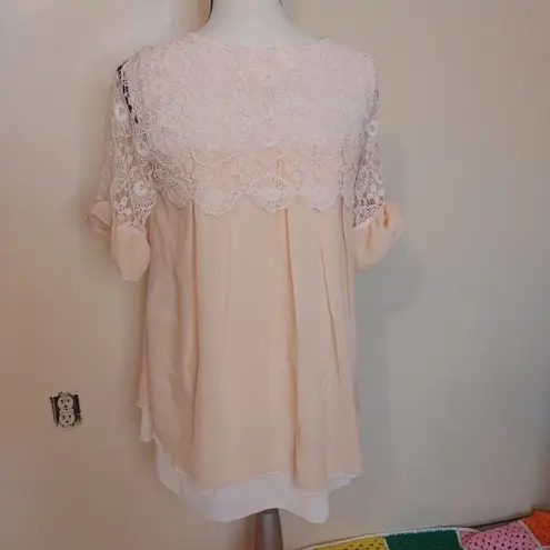 Simply Couture Pale Pink Blouse Size Medium M Lace Crocket Short Sleeve Sheer