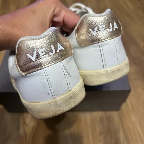VEJA white gold lace up low top shoes sneakers