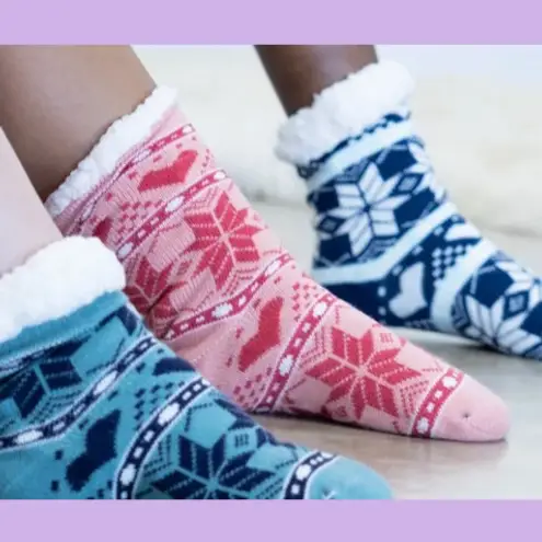 Yelete NWT Pink and Red Slipper Socks