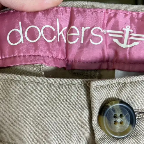 Dockers Womens Khaki Pants Size 16M Beige Chino Casual Cotton Blend