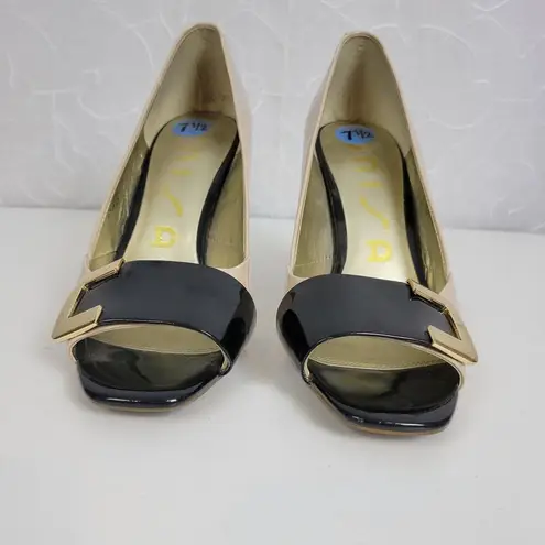 Unisa  Womens Shoes Size 7.5 Tan Black Patent Leather Peep Toe Slip On Heels