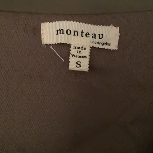 Monteau Beautiful dress with a wrap around style