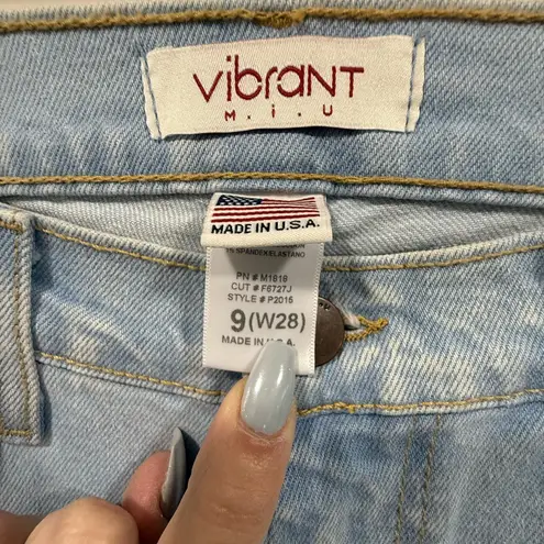 Vibrant light wash high waisted distressed jeans NWT sizes 9 Juniors